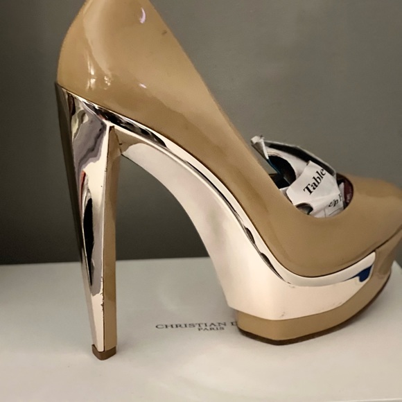 Stepping Out in Style - Picture 4 of 8